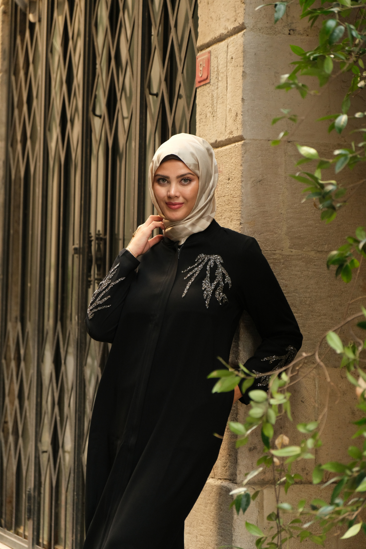 Taş İşlemeli Abaya - Lüks Yazlık Dökümlü Ferace 4